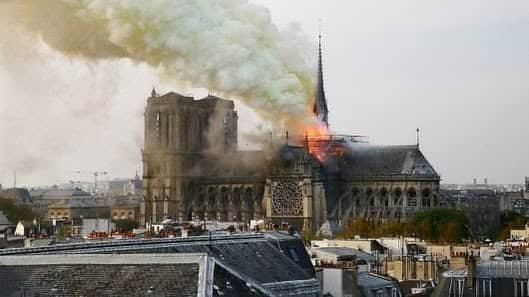 ザックポーゼンさんのインスタグラム写真 - (ザックポーゼンInstagram)「#notredame Cathedral paris France. 😥🙏🏽 💔 tristesse et desolation」4月16日 2時37分 - zacposen