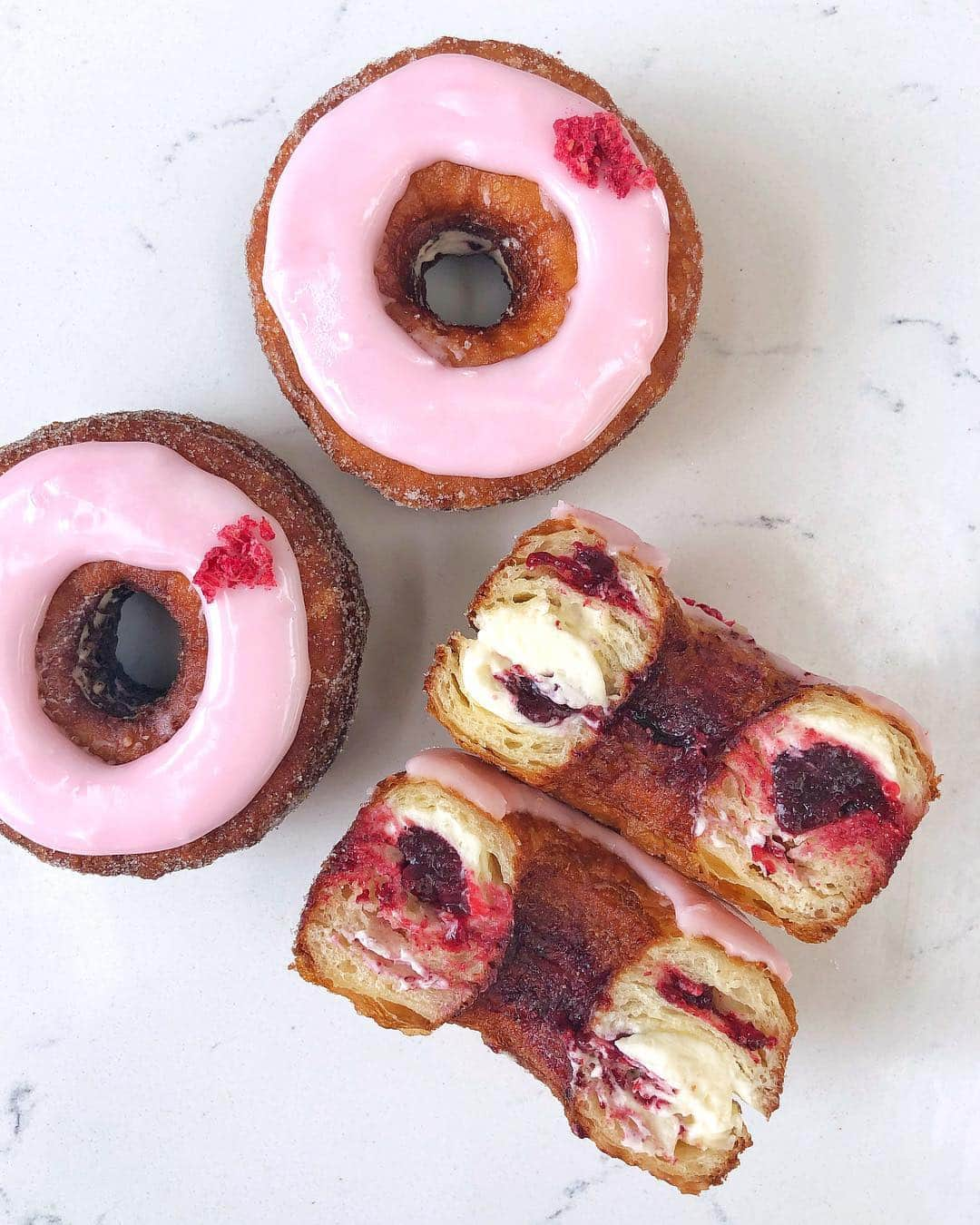 DOMINIQUE ANSEL BAKERYさんのインスタグラム写真 - (DOMINIQUE ANSEL BAKERYInstagram)「Meet our May Cronut® for NYC: Summer Berry Mascarpone. It’s got us thinking of sunshine and summer coming soon, with homemade mixed berry (strawberry, raspberry, and blueberry) jam and creamy mascarpone ganache. Starts May 1st in Soho, preorders are up now at NYC.CronutPreorder.com. #Cronut #DominiqueAnselBakery #Soho」4月16日 2時46分 - dominiqueansel