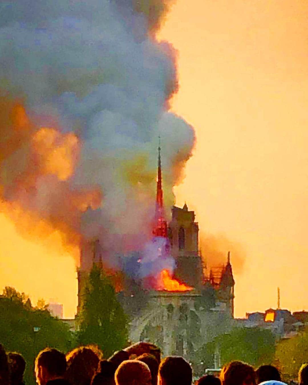 のインスタグラム：「Paris cathedral Notre Dame is on fire 🔥 😡⚡️What’s going on with this world #notredame #paris #fire #abomination」