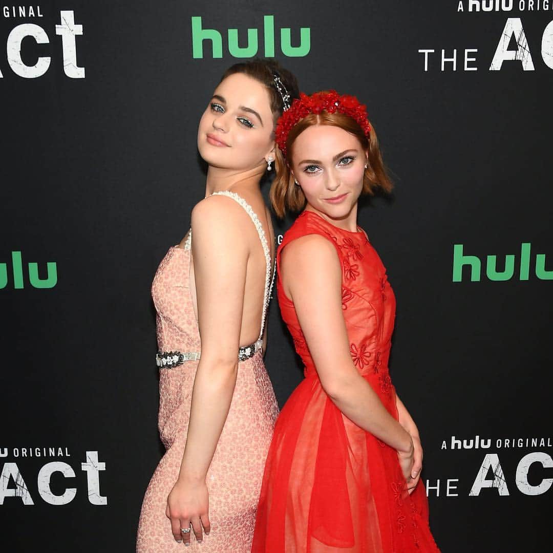 E! Onlineさんのインスタグラム写真 - (E! OnlineInstagram)「After hearing about #TheAct from a number of people, Gypsy Rose is most upset with how Aleah, who is played by Annasophia Robb, is portrayed. Link in bio for other inaccuracies called out by the family. (📷: Getty Images)」4月16日 3時02分 - enews