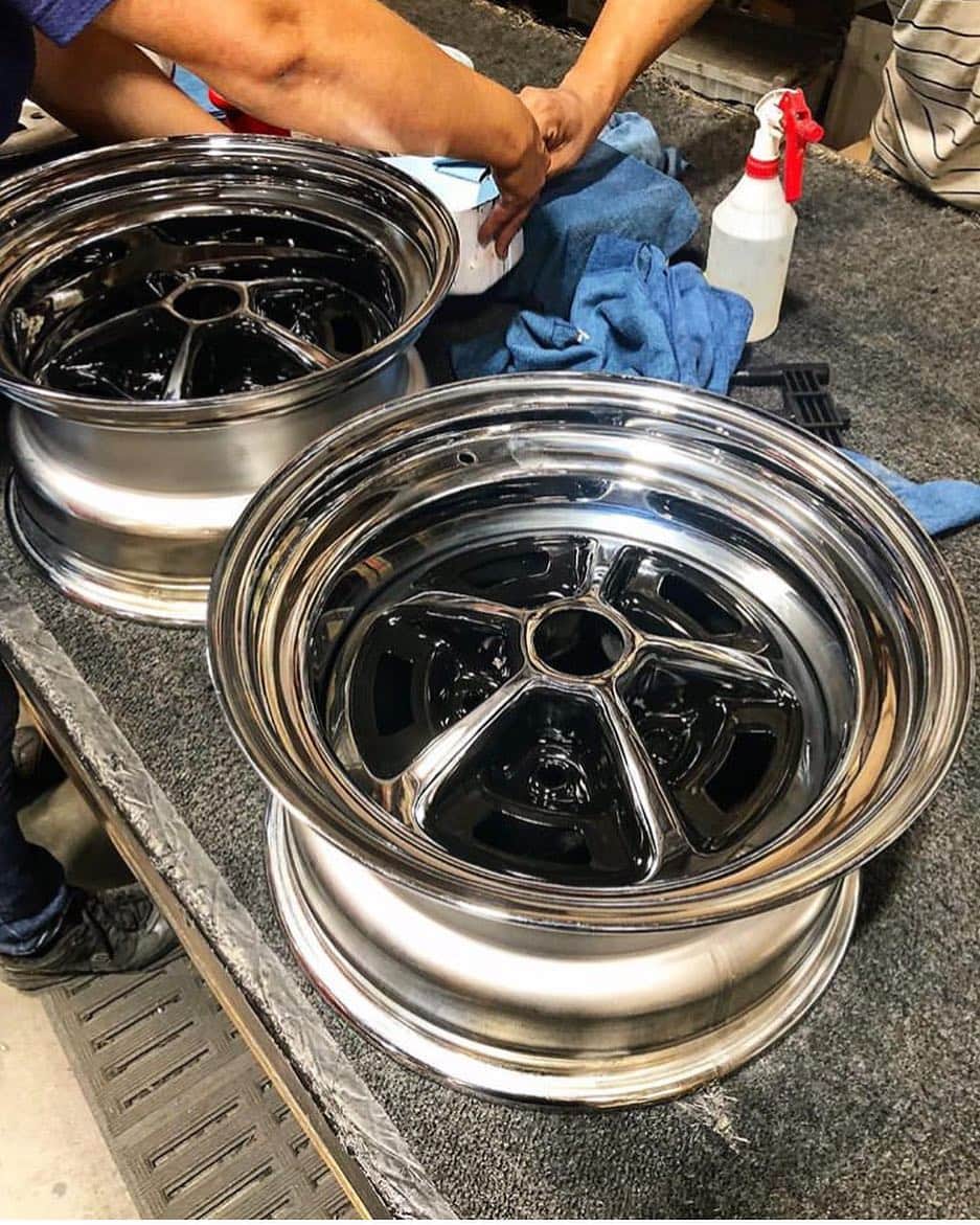 ファンクマスター・フレックスのインスタグラム：「My Wheels for my #69gtx have arrived via UPS! So clean! My mopar game stepping up! #440mopar @wheelvintiques !!!! Tim Kawasaki !!!!」