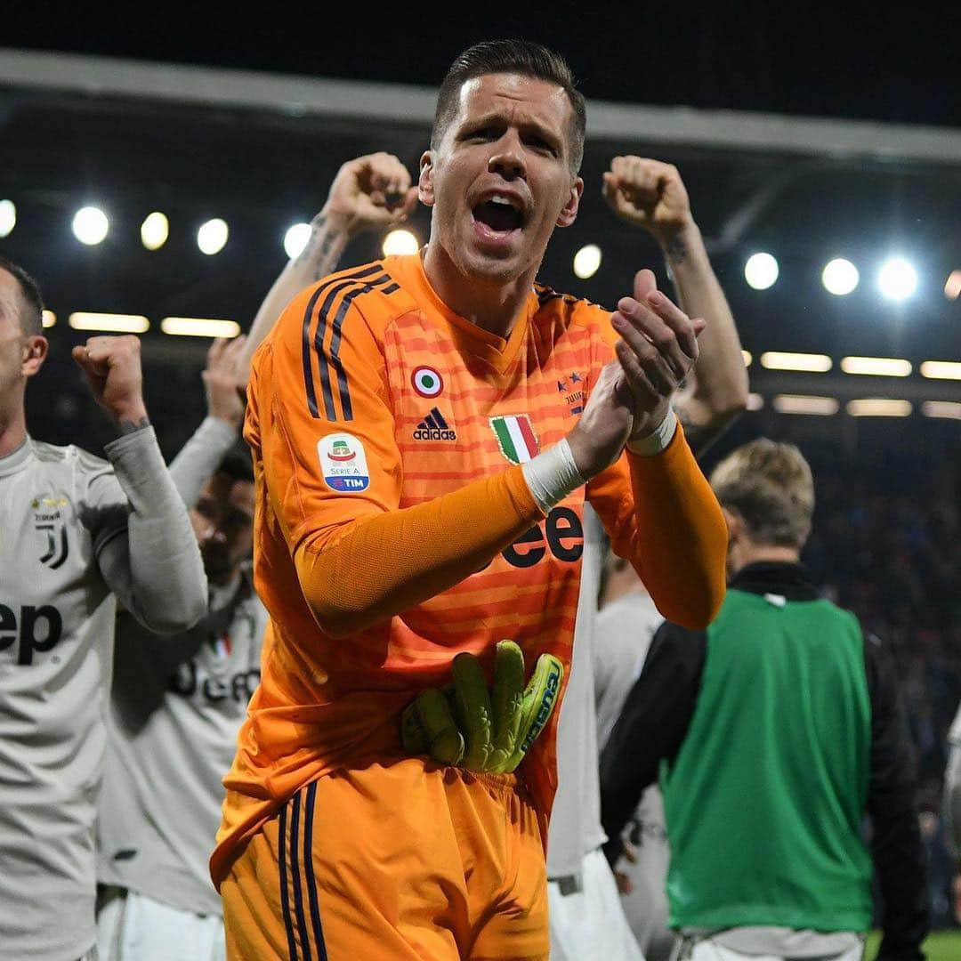 ヴォイチェフ・シュチェスニーのインスタグラム：「#JuveAjax? We’re ready! 💪⚪️⚫️ #ForzaJuve #UCL #Szczesny」