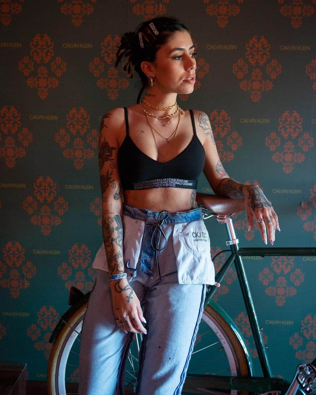 Calvin Kleinさんのインスタグラム写真 - (Calvin KleinInstagram)「How to style your jeans: by @gabrielarippi👖 giving us her take for a stop in at our #MYCALVINS HOUSE yesterday. ⠀⠀⠀⠀⠀⠀⠀⠀⠀⠀⠀⠀⠀⠀⠀⠀⠀⠀⠀⠀⠀⠀⠀⠀⠀⠀⠀⠀ Missed Coachella? Live it on the ‘gram ⏩ stay tuned here for all the weekend 1 highlights」4月16日 3時23分 - calvinklein