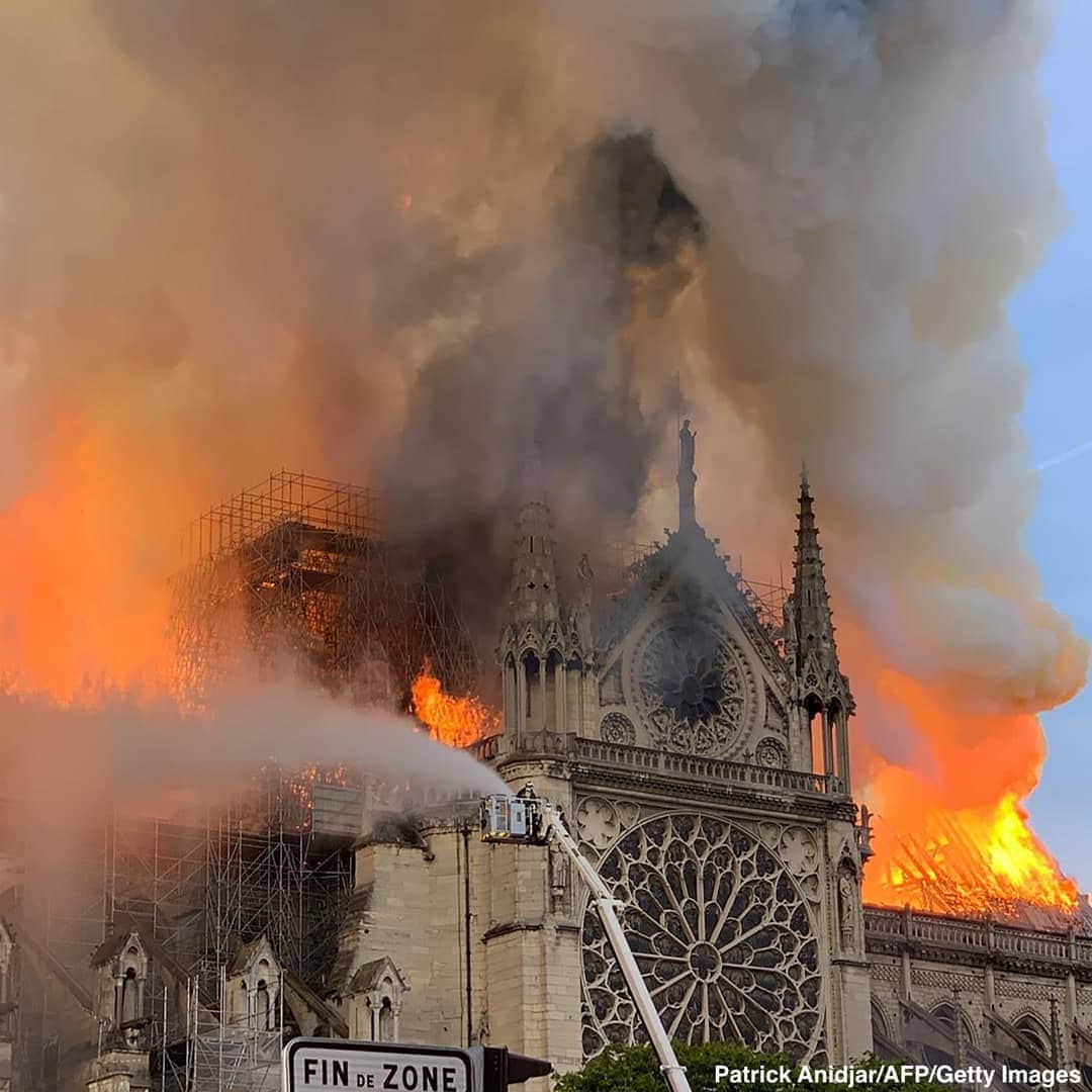 ABC Newsさんのインスタグラム写真 - (ABC NewsInstagram)「Heartbreaking images as Paris' iconic Notre Dame cathedral is engulfed in flames. #paris #notredame #cathedral #history #fire」4月16日 3時20分 - abcnews