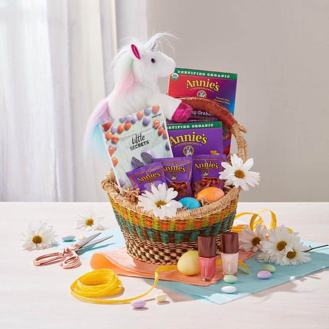 Whole Foods Marketさんのインスタグラム写真 - (Whole Foods MarketInstagram)「Tap the #linkinbio to see what made our Easter basket roundup this year featuring @annieshomegrown — plus, learn how to build your own. Bonus: they’re all on sale! #Easter #MakesMeWhole」4月16日 3時21分 - wholefoods