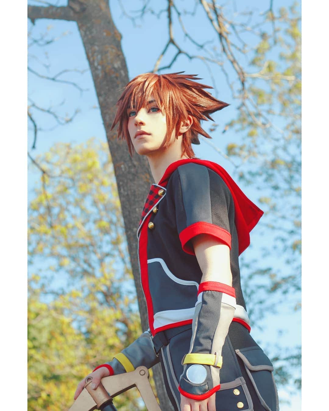 Geheさんのインスタグラム写真 - (GeheInstagram)「Sora spam incoming!! I'm about to get platinum on KH3 hyEEEE!!! And I love the Ultima Weapon's design on this game 😍 might craft it at some point.  Pic by @reinoharu.ph edited by me #Sora #KingdomHearts3 #KH3 #SoraCosplay #KingdomHeartsCosplay」4月16日 3時27分 - geheichou