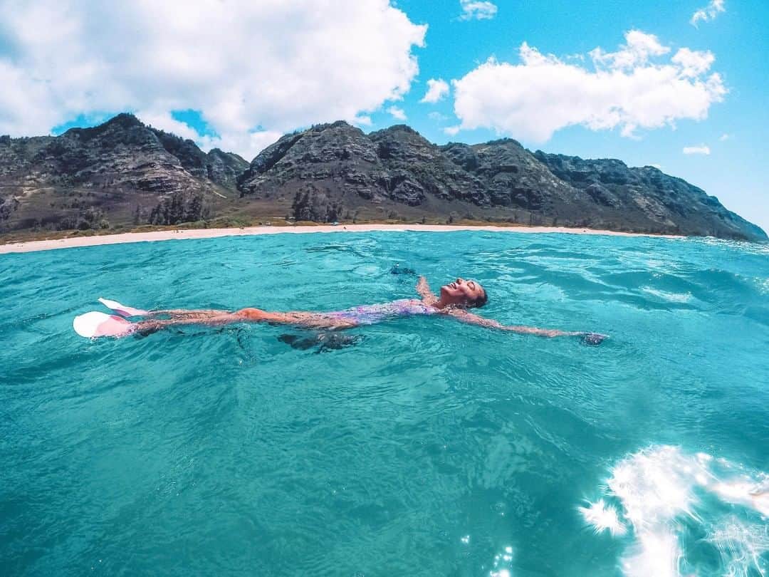 ハワイアン航空さんのインスタグラム写真 - (ハワイアン航空Instagram)「Here's what our #TaxDay looks like. ☺ Double tap if you're also finished and are ready to #relax! ☀ . 📍 Mokulē‘ia Beach, #Oahu . . . #LetHawaiiHappen #ExploreHawaii #GlimpseofHawaii #NakedHawaii #HawaiiUnchained #AlohaOutdoors #AdventureAwaits #VisitOahu」4月16日 3時30分 - hawaiianairlines