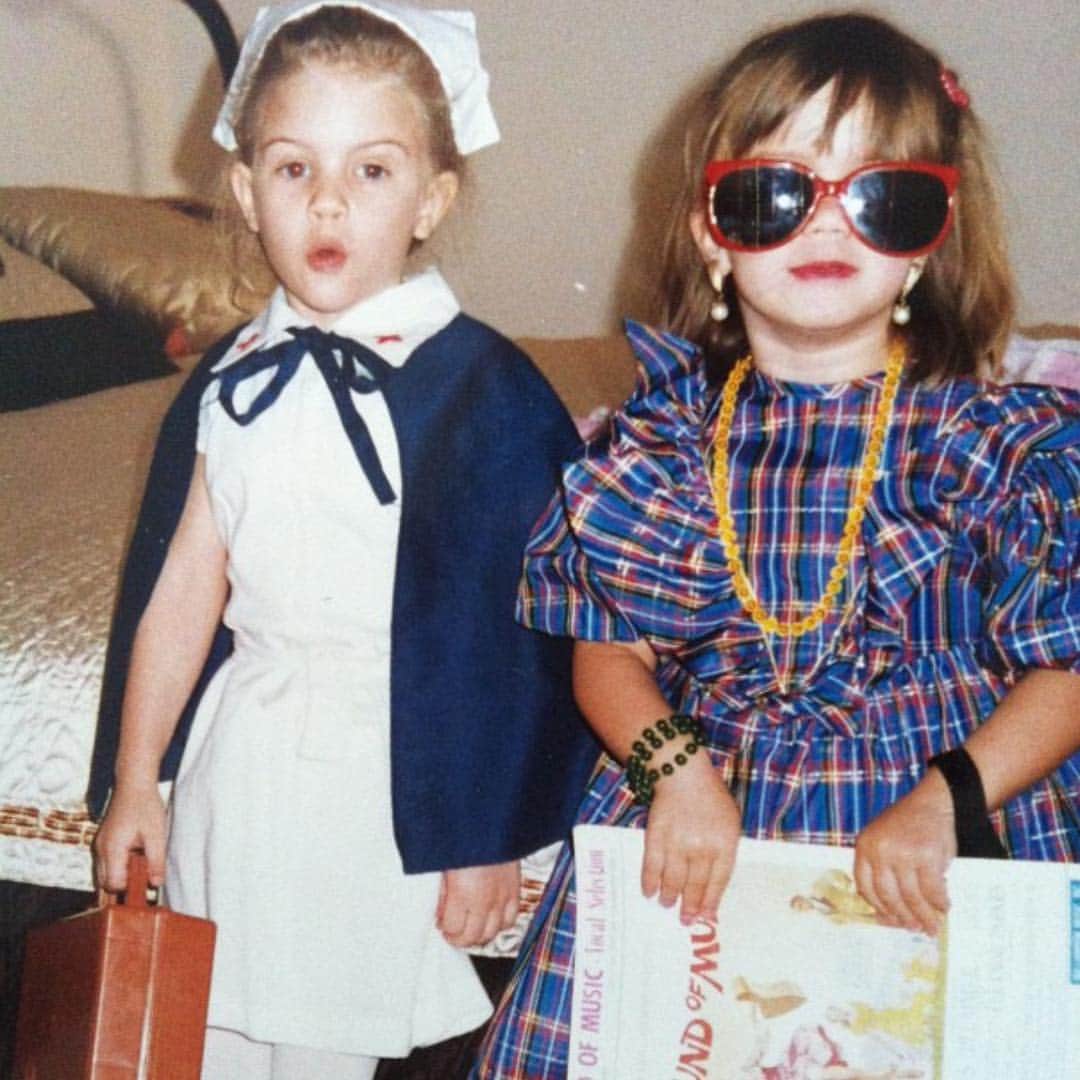 のインスタグラム：「my best nurse ratched circa 1987 with my sister @mmarling doing..... ????!」