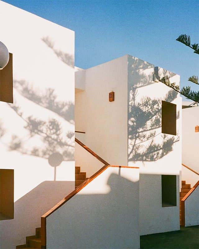 ウォントのインスタグラム：「Current color palette: soft neutrals paired with yellow & blue for a bold yet warm balance. — #repost @yosigo_yosigo #WANTinspired #inspiration #architecture #travel #photography #colorblock」