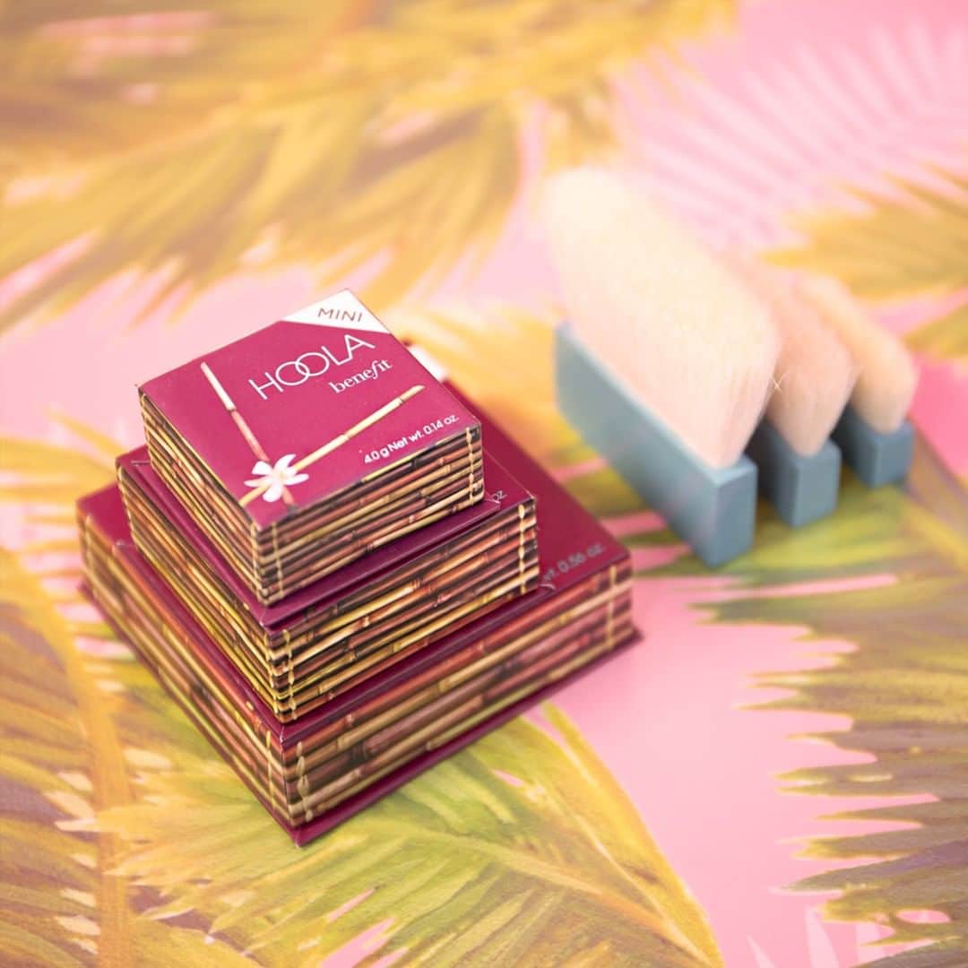 Benefit Cosmetics UKさんのインスタグラム写真 - (Benefit Cosmetics UKInstagram)「Three sizes... one bronzer! 😍😍😍 Say aloha to our new JUMBO size hoola matte bronzing powder... Leave a ☀️ in the comments if you need this in your life right now! #hoola #jumbohoola #bronzer #benefit #beauty . . . 📷 Image Description: Hoola bronzer in all sizes next to their matching brushes」4月16日 4時00分 - benefitcosmeticsuk