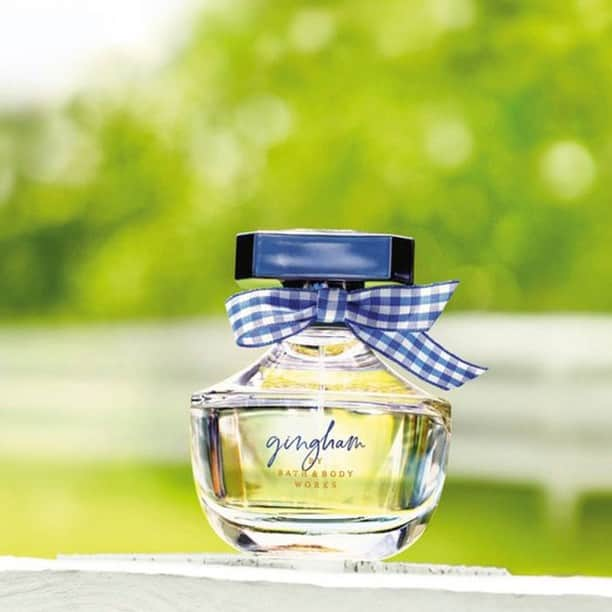 Bath & Body Worksさんのインスタグラム写真 - (Bath & Body WorksInstagram)「Our newest fragrance is an expression of our happy spirit & everything you love about Bath & Body Works! NEW Gingham is a fresh blend of bright florals with a hint of sweet citrus that we just know you'll love. Leave a 💙 if you can't wait to try it!」4月16日 4時00分 - bathandbodyworks