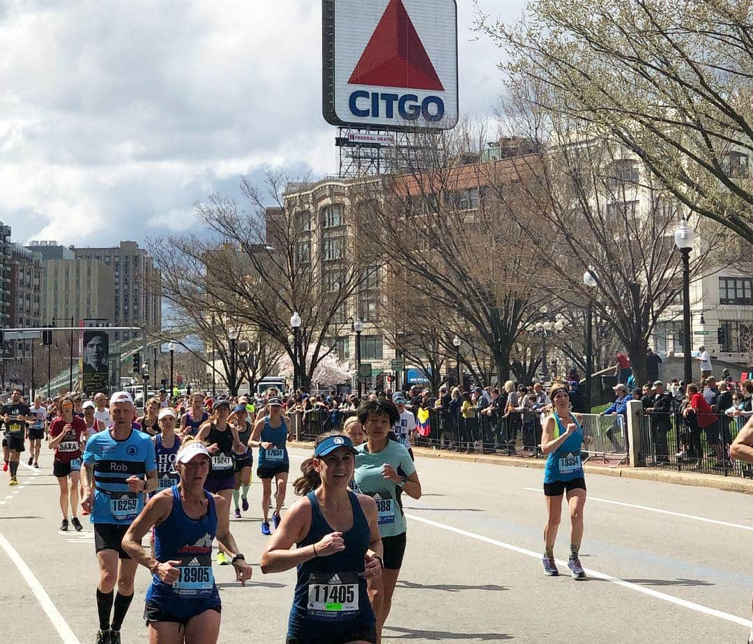 アボットジャパンさんのインスタグラム写真 - (アボットジャパンInstagram)「So inspired by the 30,000 participants that have put their hearts and soles on the line here at the #BostonMarathon. 💙👟 #AbbottWMM #boston #bostonstrong #runboston #runbold #roadtoboston #BAA #running #marathon #runforlife #goals #run #inspiration #training #runner #motivation #running #healthy #fit #fitness」4月16日 4時05分 - abbottglobal