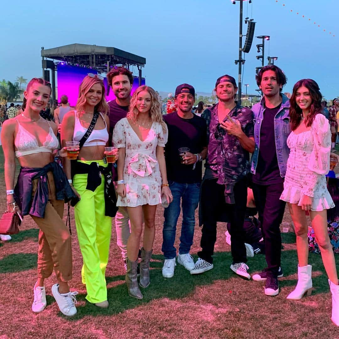 ダニエル・クヌッドソンさんのインスタグラム写真 - (ダニエル・クヌッドソンInstagram)「🌵🔥🌴 2nd Coachella in the books Amazing weekend with an amazing crew 👊🏼 Thank you for everything that made this weekend happen 🙏🏼 . . . . . . . . . . . . . . . . . . . . . . . . . . . #coachella #weekendone #crew」4月16日 4時12分 - danielleknudson1