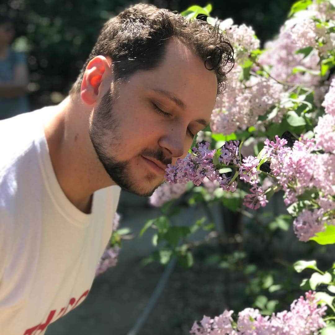 マット・マクゴリーさんのインスタグラム写真 - (マット・マクゴリーInstagram)「Stopping to smell the flowers...literally and figuratively. @descansogardens #SensualAF」4月16日 4時14分 - mattmcgorry