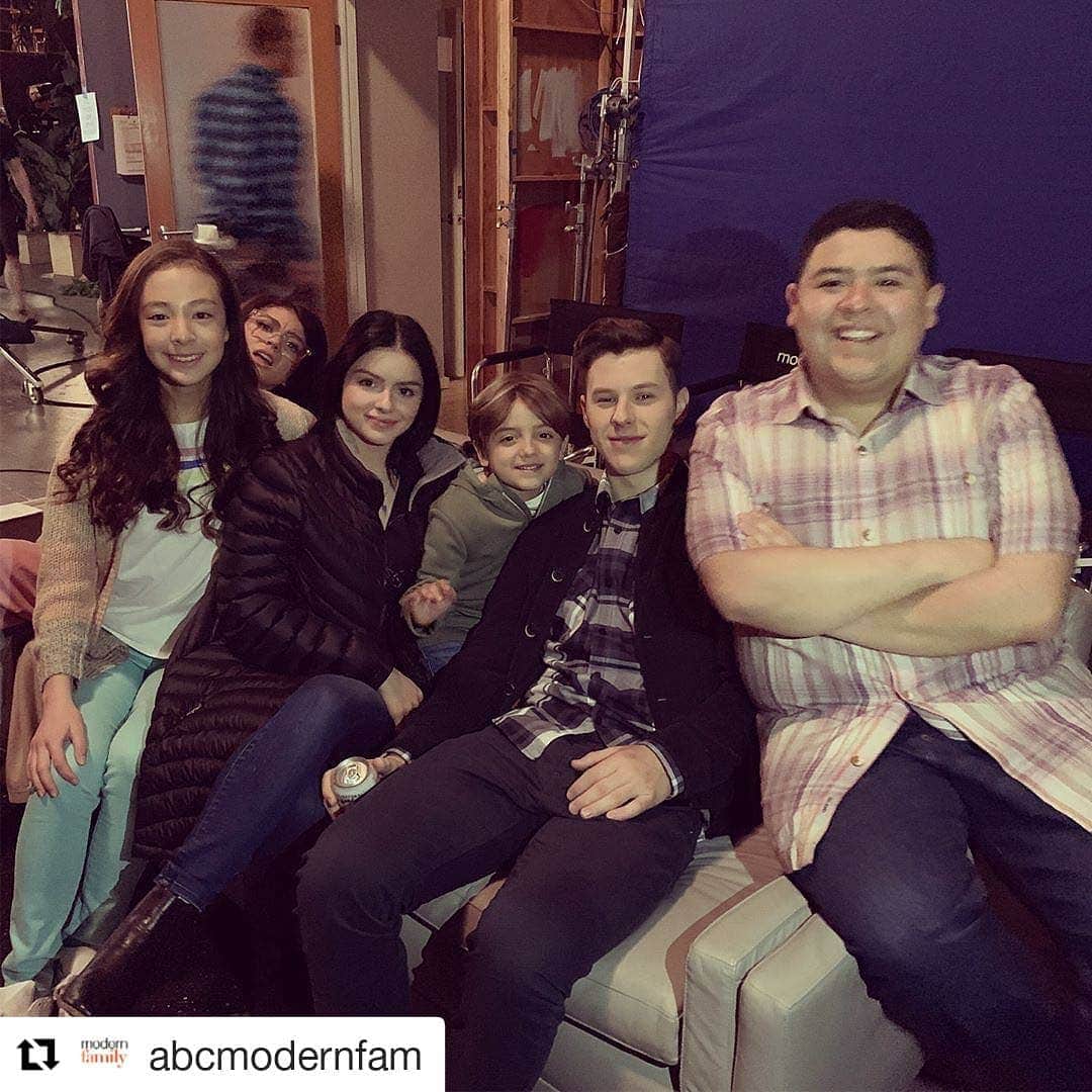 Nolan Gouldのインスタグラム：「I missed a lot of things being off the grid in the Grand Canyon, including national siblings day. So here's a late post in honor of the best TV family a guy could ask for. Sorry @sarahhyland that we picked the photo you weren't smiling in.」