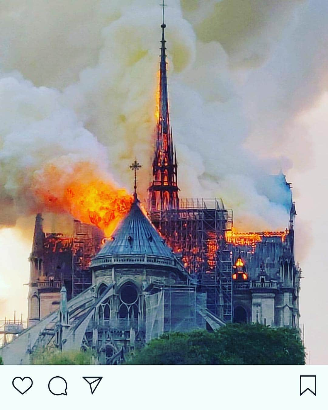 ブリジット・モイナハンさんのインスタグラム写真 - (ブリジット・モイナハンInstagram)「This is heartbreaking #notredame #paris #tragedy #history」4月16日 4時21分 - bridgetmoynahan