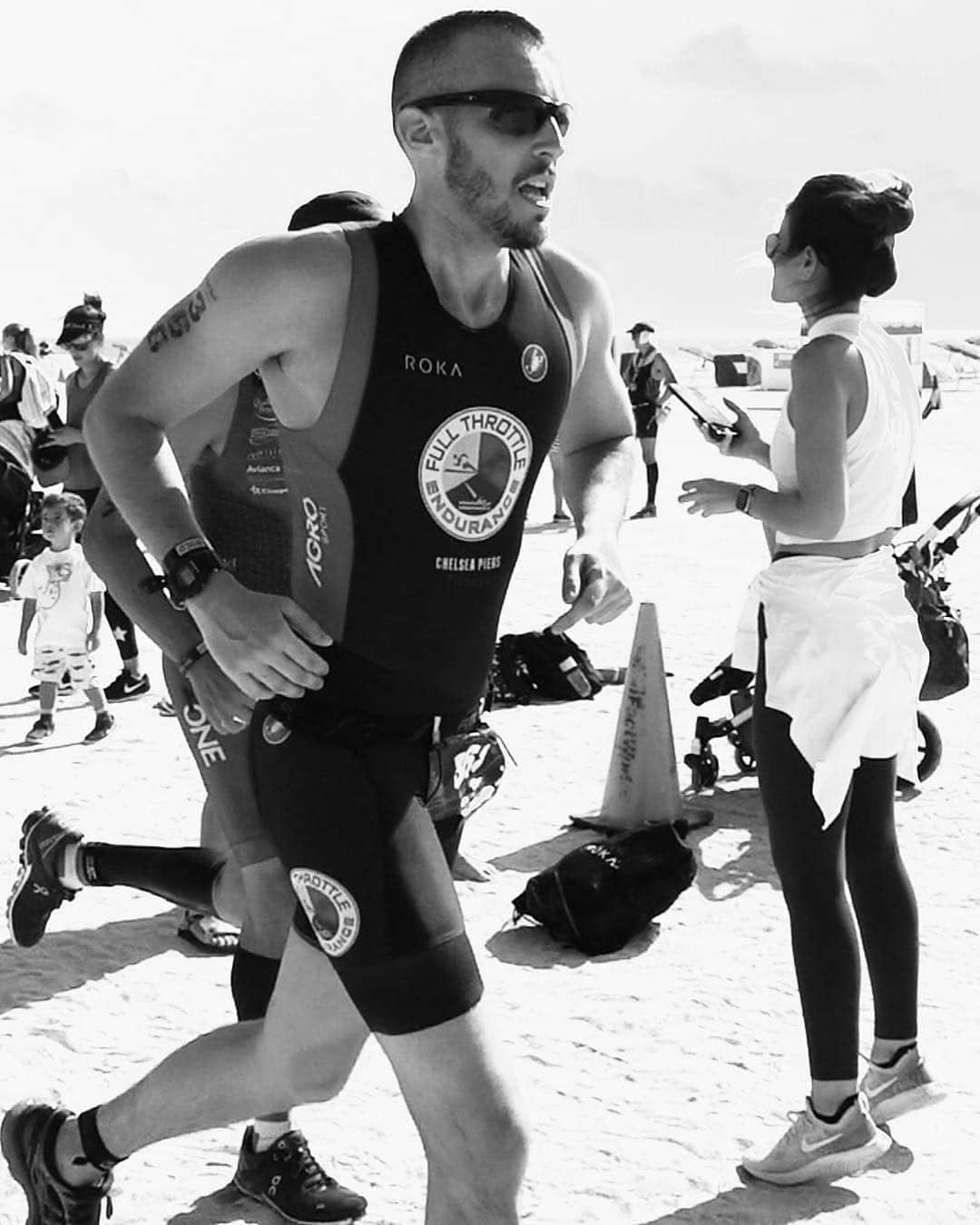 カリーヌ・ロワトフェルドのインスタグラム：「“Nobody ever achieved anything great by wanting to be happy and cozy” - Alex Honnold @vladimirrestoinroitfeld 💪🏼 #southbeachtriathlon」