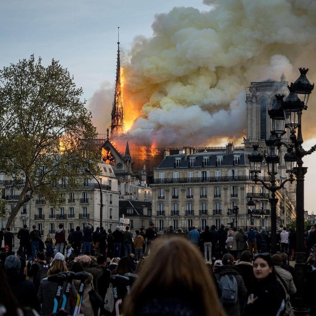 TIME Magazineさんのインスタグラム写真 - (TIME MagazineInstagram)「A huge fire has broken out in Paris’ Notre Dame, the world-famous, 850-year-old cathedral on Monday, destroying the frame and toppling the structure’s storied spire. A Paris fire department spokesperson told Reuters that the area was being cleared and a large-scale operation was underway to address the blaze. The Associated Press is reporting that Paris police say the cause of the fire is unknown and no deaths have been reported. Read the full story at the link in the bio. Photographs by @nicolasliponne—@nurphoto_agency/@gettyimages; Thomas Samson—@afpphoto/@gettyimages; @gvdh_photo—@afpphoto/@gettyimages; Ludovic Marin—@afpphoto/@gettyimages」4月16日 4時46分 - time