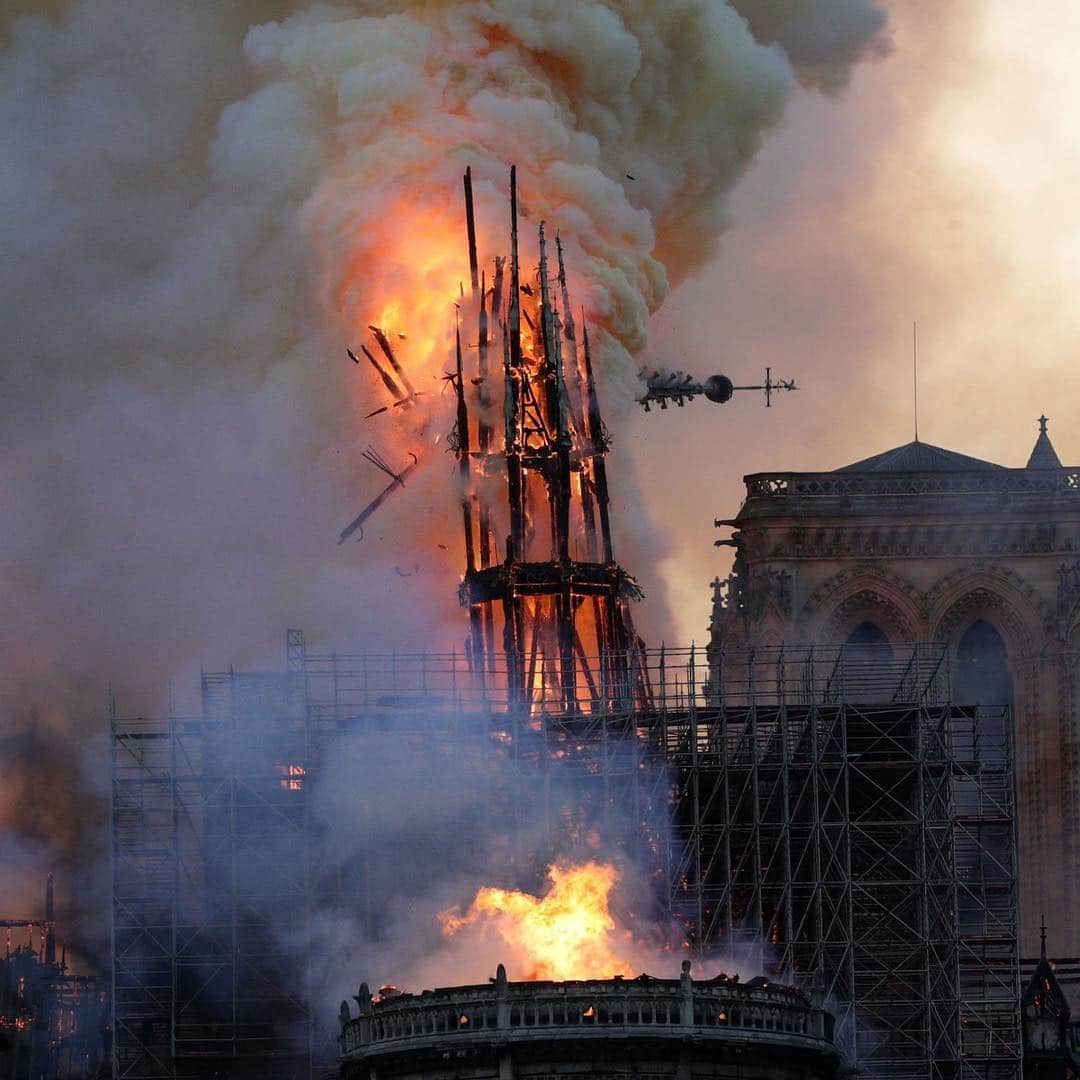 TIME Magazineさんのインスタグラム写真 - (TIME MagazineInstagram)「A huge fire has broken out in Paris’ Notre Dame, the world-famous, 850-year-old cathedral on Monday, destroying the frame and toppling the structure’s storied spire. A Paris fire department spokesperson told Reuters that the area was being cleared and a large-scale operation was underway to address the blaze. The Associated Press is reporting that Paris police say the cause of the fire is unknown and no deaths have been reported. Read the full story at the link in the bio. Photographs by @nicolasliponne—@nurphoto_agency/@gettyimages; Thomas Samson—@afpphoto/@gettyimages; @gvdh_photo—@afpphoto/@gettyimages; Ludovic Marin—@afpphoto/@gettyimages」4月16日 4時46分 - time