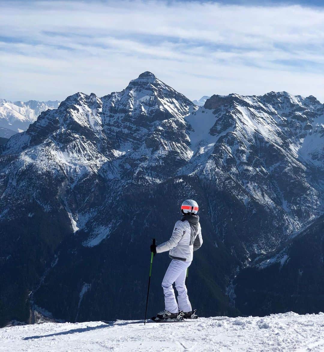 ニコル・ラジコワのインスタグラム：「mountain heaven」