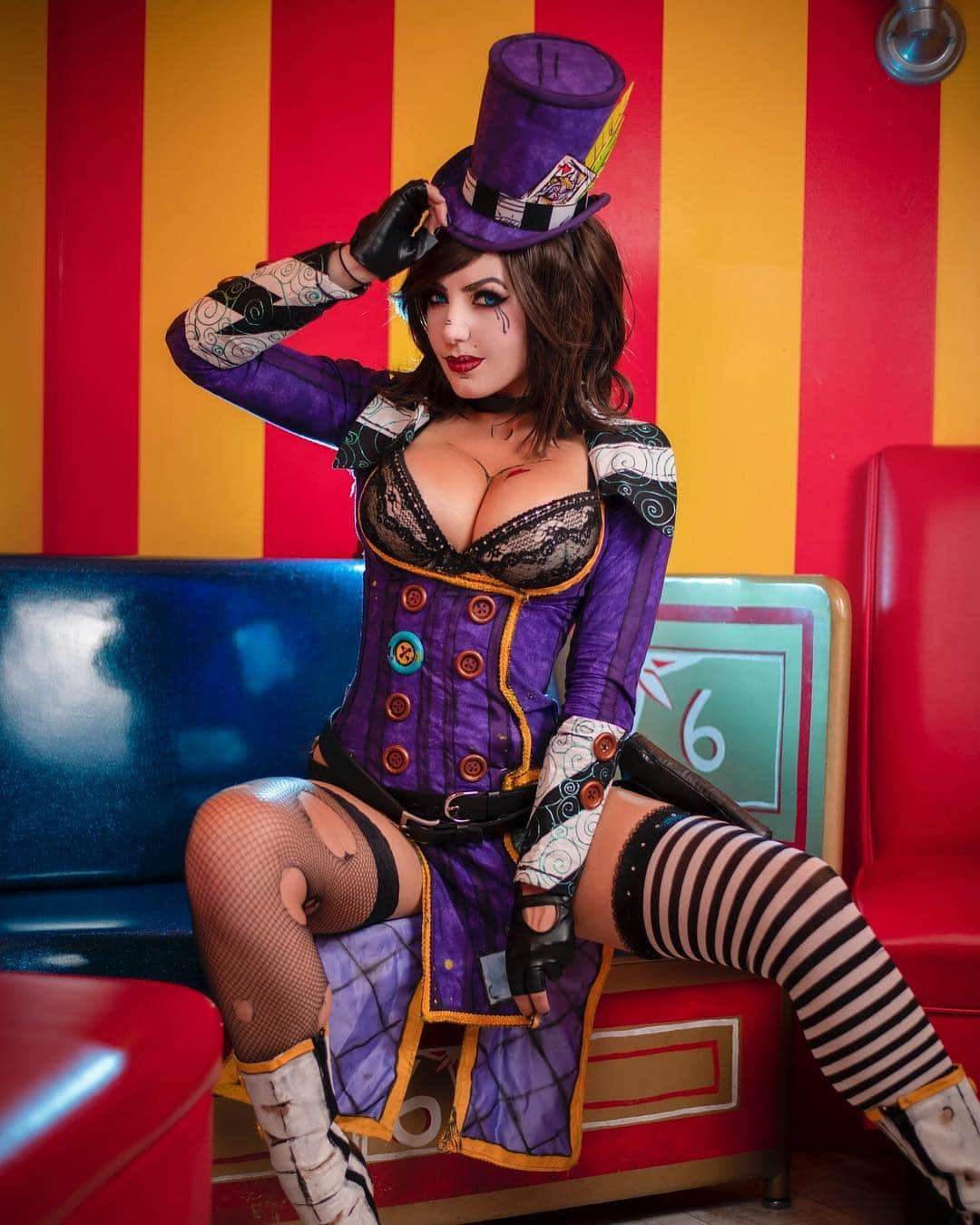 Jessica Nigriさんのインスタグラム写真 - (Jessica NigriInstagram)「Swipe and let me know which one you like the best! 1,2,3 or 4!  Costume made by me! Photos by @martinwongphoto #borderlands #moxxi #moxxicosplay」4月16日 4時55分 - jessicanigri