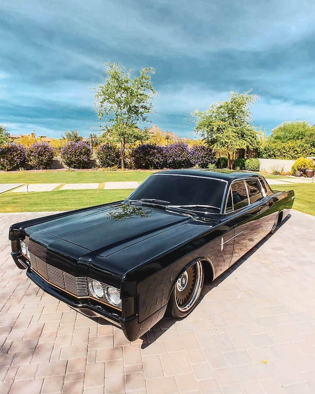 Classics Dailyさんのインスタグラム写真 - (Classics DailyInstagram)「@ClassicsDaily | 1968 Lincoln Continental  _ @itsjustbrian | @mobsteel #lincoln #continental #americanmuscle #musclecar #classiccar #classicsdaily」4月16日 5時09分 - classicsdaily