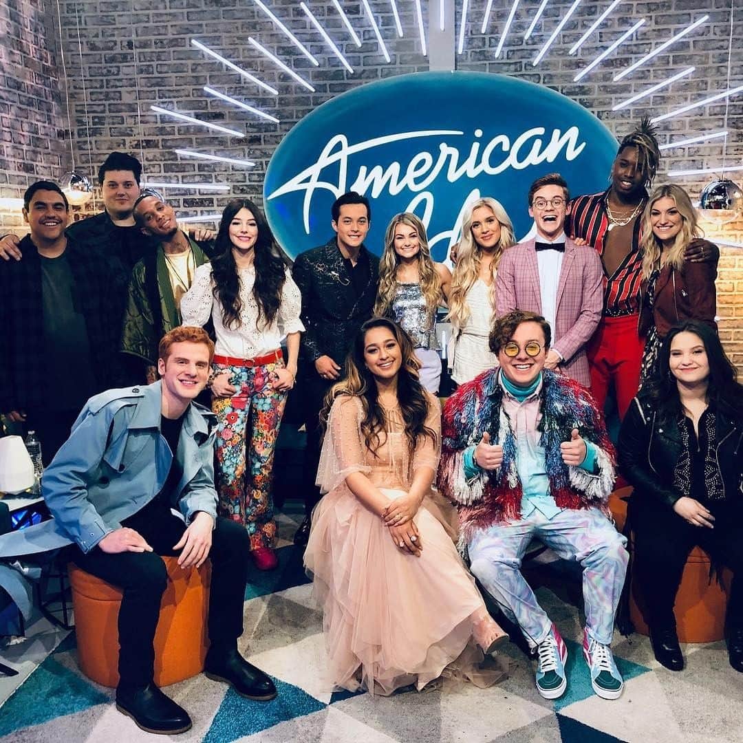 アメリカン・ブロードキャスティング・カンパニーのインスタグラム：「Find out if your faves made the @americanidol Top 10 LIVE TONIGHT at 8|7c on ABC!」