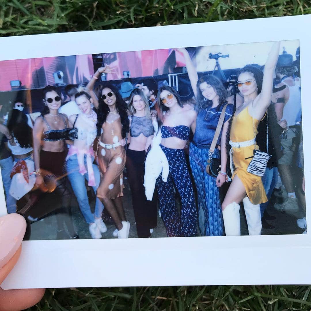 シャニーナ・シャイクのインスタグラム：「Thank you for the memories COACHELLA ❤️❤️🌴🌴💛💛」