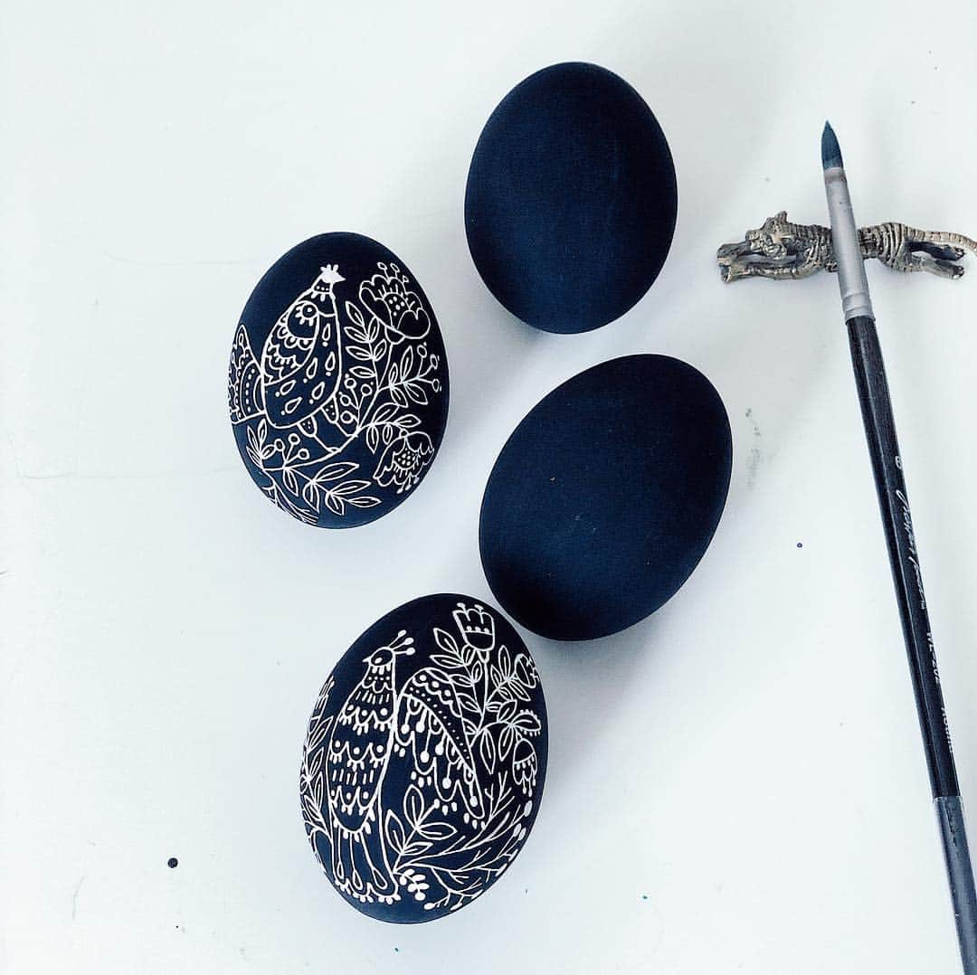 Dinara Mirtalipovaのインスタグラム：「Easter is right around the corner #mirdinaraeggs」