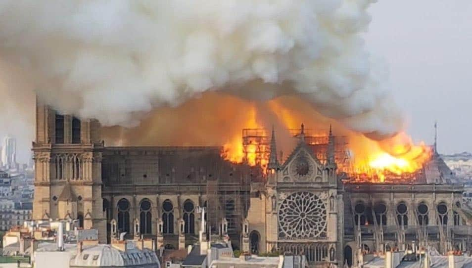 イヴァン・ラキティッチさんのインスタグラム写真 - (イヴァン・ラキティッチInstagram)「Que dura noticia el incendio de un lugar único como #NotreDame 🙏 #París #Francia 😔」4月16日 5時44分 - ivanrakitic