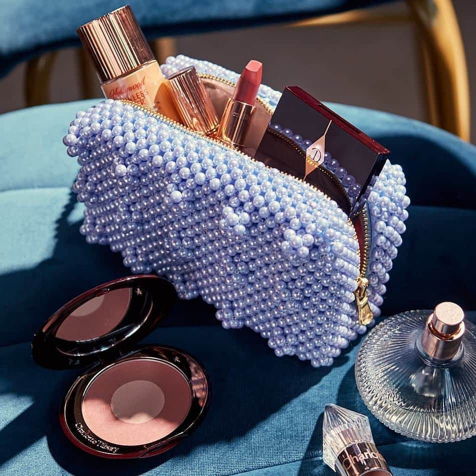 シャーロット・ティルベリーさんのインスタグラム写真 - (シャーロット・ティルベリーInstagram)「#Repost @harveynichols Darlings, here are your essentials for a DREAMY makeup look this week! 💗✨💖 Featuring my Pillow Talk Cheek to Chic, Pillow Talk Lipstick and Hollywood Flawless Filter. Complete your look with my DIVINE Scent of a Dream perfume 💫💫💫. #CharlotteTilbury #PillowTalk #ScentOfADream #Perfume #Dreamy #Makeup」4月16日 5時49分 - charlottetilbury