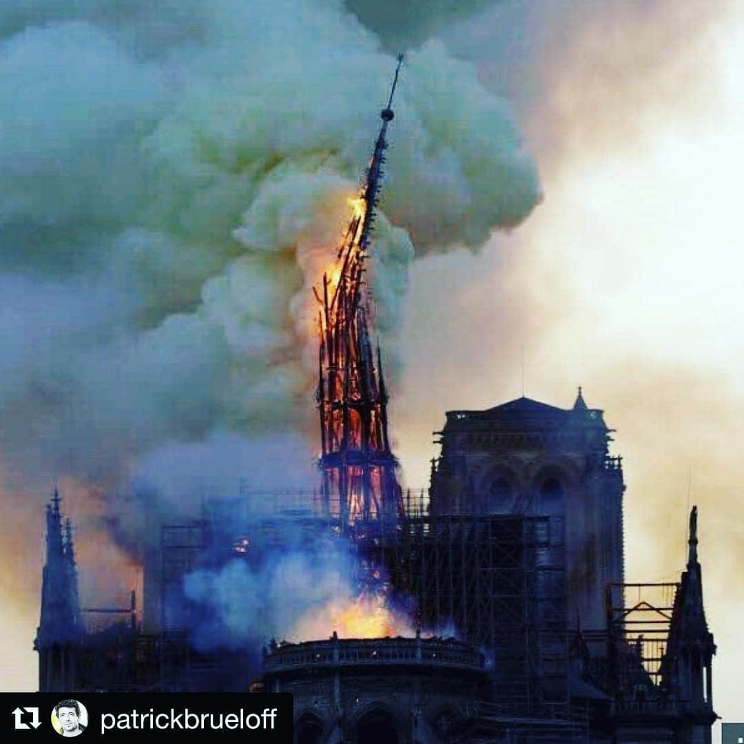 ラウラ・パウジーニさんのインスタグラム写真 - (ラウラ・パウジーニInstagram)「#Repost @patrickbrueloff ・・・ Quelle tristesse... #notredame」4月16日 5時54分 - laurapausini