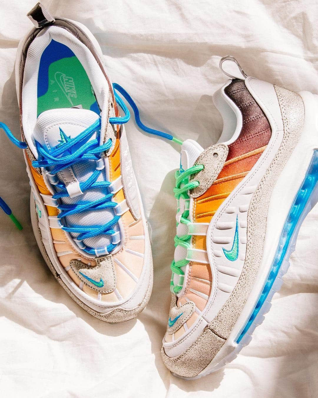 Urban Outfittersさんのインスタグラム写真 - (Urban OutfittersInstagram)「It's here: the new @Nike Air Max 98 La Mezcla was designed by Nike: On Air winner Gaby Serrano, a New York native who crafted the shoe with a color story and details as an ode to the diverse cultures in New York City. Shop online now in men's and women's sizes. #UOonYou #UOMens」4月16日 6時02分 - urbanoutfitters