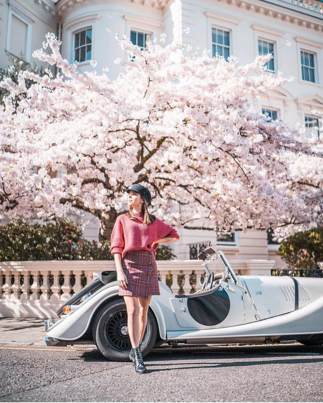 @LONDON | TAG #THISISLONDONさんのインスタグラム写真 - (@LONDON | TAG #THISISLONDONInstagram)「@alisinworldland checking in with #MyLondonStreetStyle... total pink @mango look - I’m ready for #Spring! 🌸💗 Why not share your London style with me? I’ll regram my faves on our story! Tag #MyLondonStreetStyle! 🙏🏼 // #thisislondon #nottinghill #morganroadster @morganmotor #londonfashion // 📸 @mrlondon」4月16日 6時02分 - london