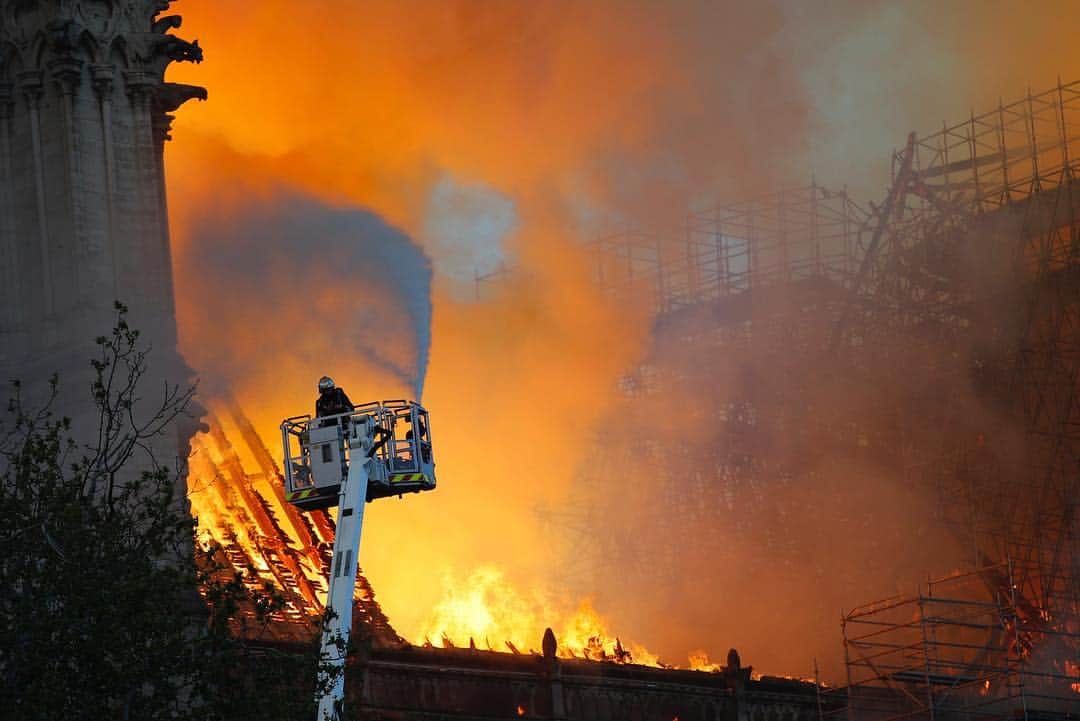 CNNさんのインスタグラム写真 - (CNNInstagram)「The Notre Dame cathedral, one of Paris’s most recognizable landmarks, burned on Monday evening. The spire on the 13th century structure fell and the roof was destroyed, but many other features — like the famous rose windows, the great organ, and the twin bell towers — were saved. Firefighters are battled for more than nine hours to extinguish the blaze. The cause of the fire is not immediately known, but the President of the Ile-de-France region says it was accidental. (📸: Thibault Camus/AP, Geoffroy Van Der Hasselt/Getty Images, Bertrand Guay/AFP/Getty Images, Francois Mori/AP) #paris #notredame #notredamecathedral」4月16日 6時11分 - cnn