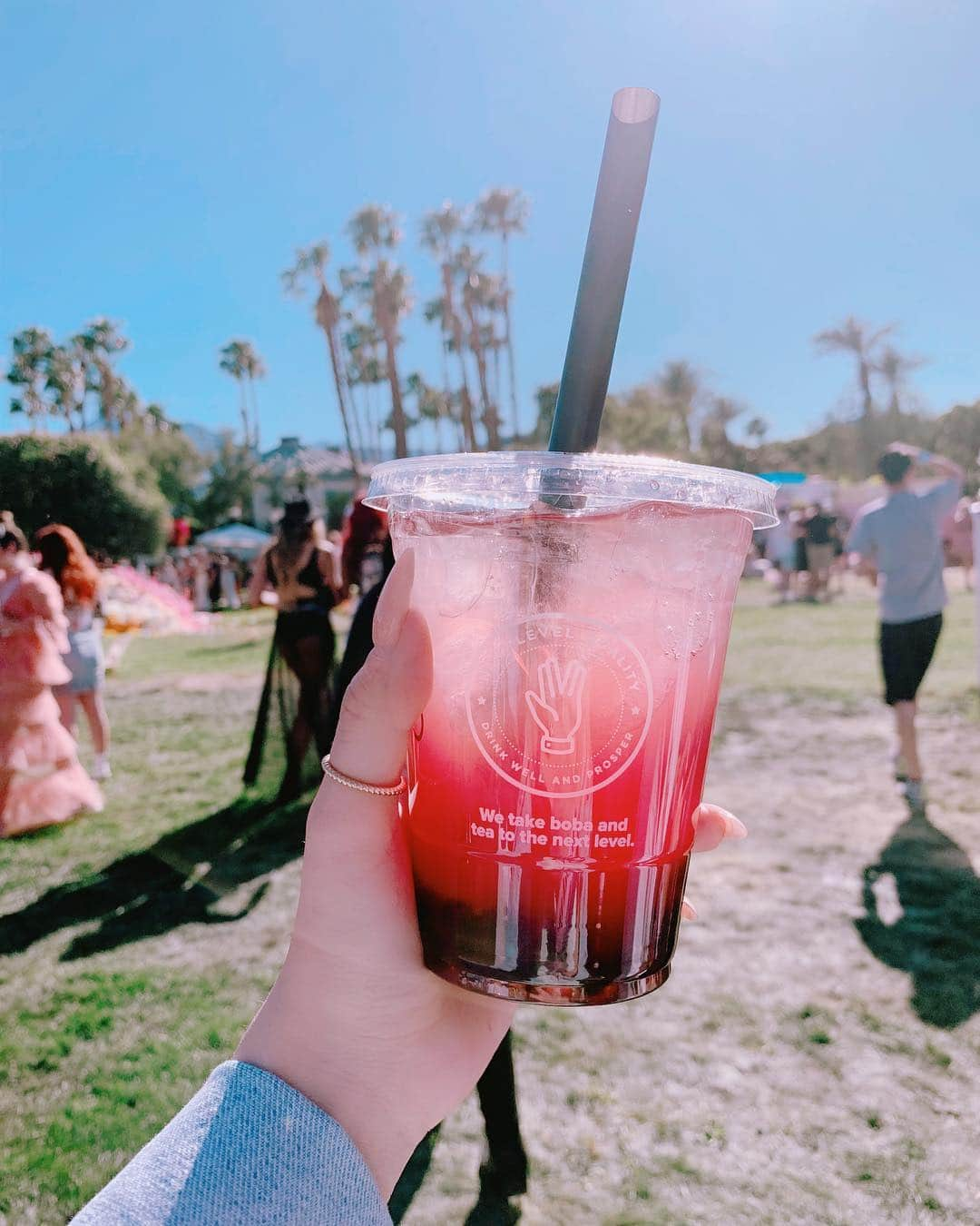 ポニーさんのインスタグラム写真 - (ポニーInstagram)「. ‘California Love’🌺 @revolve @revolvebeauty #REVOLVEfestival」4月16日 6時11分 - ponysmakeup