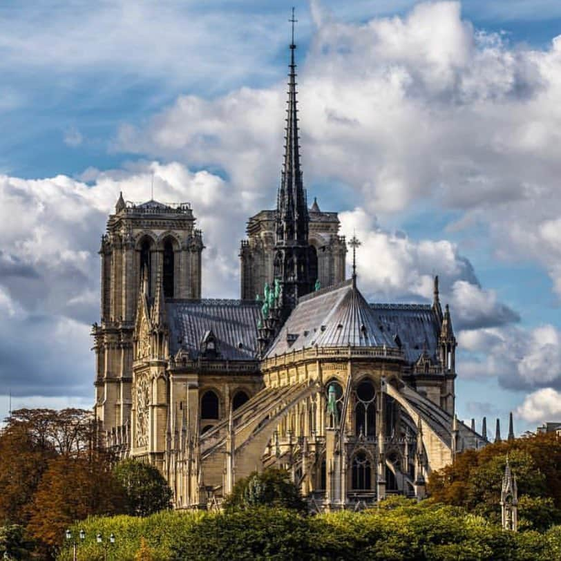 クリスティーナ・ミリアンさんのインスタグラム写真 - (クリスティーナ・ミリアンInstagram)「Just drove thru Paris with Matt the other day and was in complete awe of this masterpiece. It saddens me to see it in flames. Prayers to all in France. Sorry this happened to such a historic beauty. #notredamedeparis 🙏」4月16日 6時14分 - christinamilian