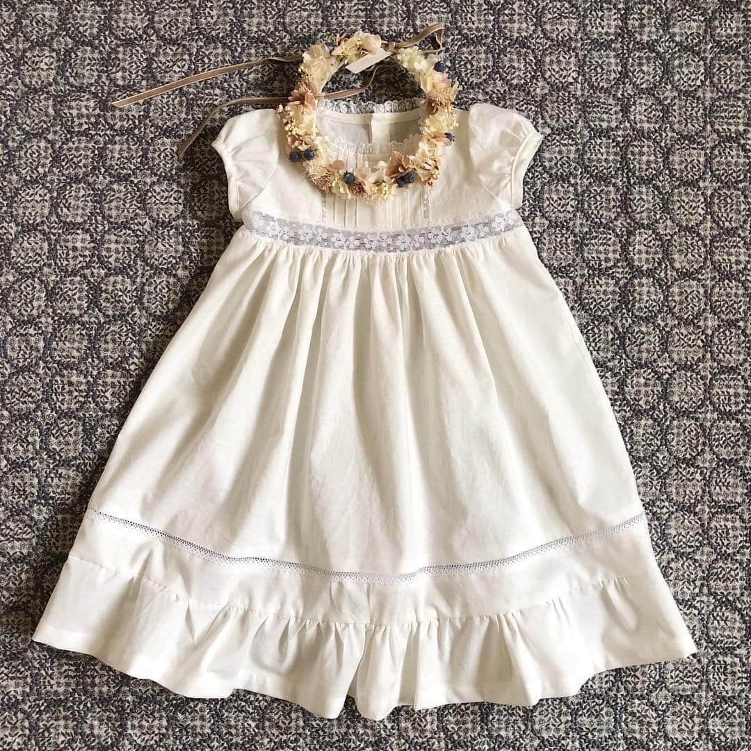 ayanoのインスタグラム：「SS19 for my sweetie⑥ . handmade birthday dress . いろんな方のバースデードレスを参考に ドレス作りなおしてみました😂 . 今度は気に入ってくれて クルクルまわってます❤️ . なかなか思うような生地やレースがなかったけど なんとかかわいくできました✨ . 誕生日がたのしみだな♩」