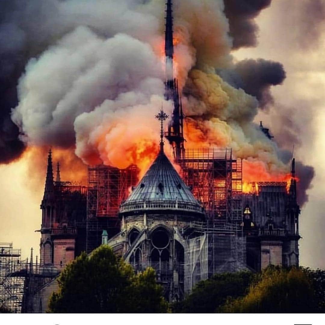scottlippsさんのインスタグラム写真 - (scottlippsInstagram)「So sad... thoughts are with you , much love goes out to France and #notredame @notredame」4月16日 6時21分 - scottlipps