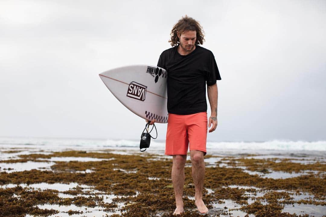 vansさんのインスタグラム写真 - (vansInstagram)「Boardshorts designed to be comfortable while lying on a surfboard. Introducing the new @VansSurf Surf Trunk. In shops now and online at vans.com/surf」4月16日 6時27分 - vans