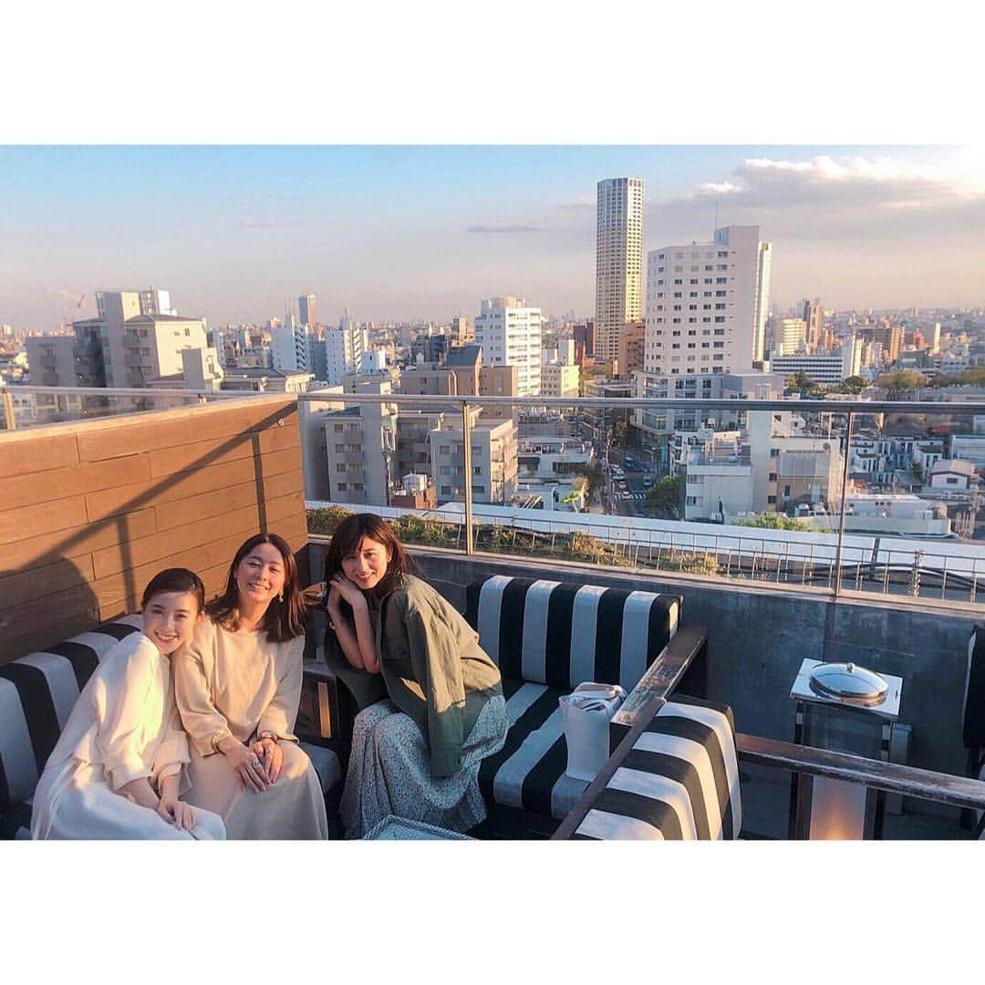 宇賀なつみさんのインスタグラム写真 - (宇賀なつみInstagram)「. . おはようございます‼︎ 今朝も良い天気だ(^^) . 昨日は3つのお仕事駆け抜けて 大好きなふたりと合流♡ . 飲み好き♪ 音楽好き♪ 夜のスポーツキャスター♪ . . 来たる夏をどう楽しむか 色々計画を立ててきました . . テラス席が気持ち良い季節だーー . . #杉浦友紀  #古谷有美  @yuumifuruya #宇賀なつみ」4月16日 6時28分 - natsumi_uga