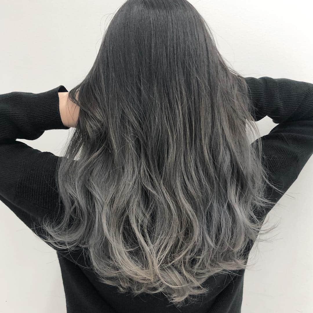 ALIVEさんのインスタグラム写真 - (ALIVEInstagram)「． ． 透明感を楽しむ春カラー🌷 @kanakoyamashitaa ． ． シルバーグレージュ×ハイライトグラデーション ． ． #透けるグラデーションカラー #透明感を楽しむダークカラー . ． ． まずは失敗する前にお任せください！ ． ハイライト&ローライト グラデーションカラー、バレイヤージュでも◎ ． ぜひご相談ください🤗 ． ． ． ご予約はホットペッパー、 TEL☞ 0422275410 DM☞@kanakoyamashitaa にて❥❥»»📱💬 ． ． ． ． 🏁 ALIVE人気メニュー 🏁  人気NO.1 グラデーションカラー（ブリーチ込み）　￥10800　ALIVEといえばグラデーションカラー☆  人気NO.2 ハイライトカラー　（ブリーチ込み）　￥15120　学生からOL、白髪の気になる方まで幅広く人気♪  人気NO.3 ダブルカラー　（ブリーチ込み）　￥21600　美容学生、個性派、透明感抜群を求める方へ◎ ． ． ． 🏁 ALIVE 吉祥寺店 🏁 東京都武蔵野市吉祥寺本町1-10-5 吉祥寺公園通りビル 6F ． 吉祥寺駅中央口から徒歩5分 ． 平日10:00~20:00 土日祝日10:00~19:00 ． ．  #ハイライト#ハイライトカラー#グラデーションカラー#バレイヤージュ#ダブルカラー#外国人風カラー#アディクシーカラー#アディクシー#イルミナカラー#グレージュ#グレージュカラー#ラベンダーグレージュ#ミルクティーベージュ#透明感カラー#切りっぱなしボブ##ロングヘア#ブリーチカラー#ヘアアレンジ#吉祥寺#吉祥寺美容室#吉祥寺サロン#hair#haircolor#alivekanako#kichijoji」4月16日 6時28分 - alivehair
