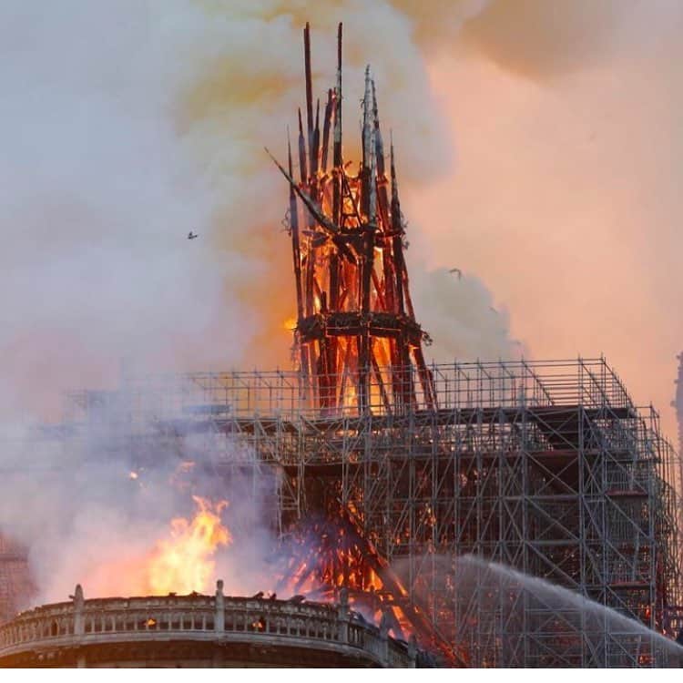 キャット・デルーナさんのインスタグラム写真 - (キャット・デルーナInstagram)「💔😢Notre Dame dans mon coeur. So many memories made there. My Paris, my heart is hurting so much right now. #Notredame #Paris #France #prayingforParis 🇫🇷🇫🇷🇫🇷🇫🇷」4月16日 6時36分 - katdeluna
