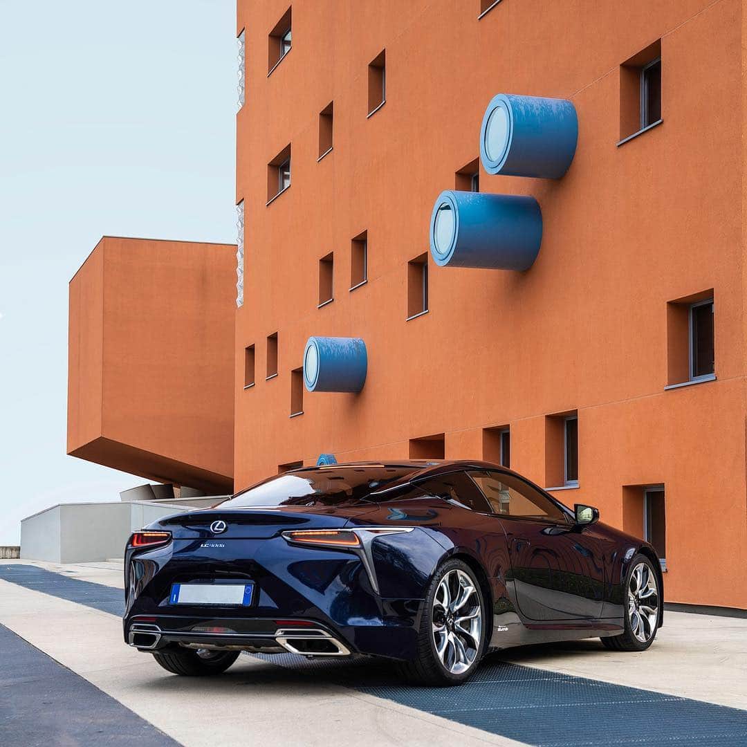 Lexus USAさんのインスタグラム写真 - (Lexus USAInstagram)「That’s a wrap at #MilanDesignWeek. The world’s largest design exhibition celebrating design and innovation with our annual #LexusDesignEvent and #LexusDesignAward. Photo credit: @thismintymoment」4月16日 6時38分 - lexususa