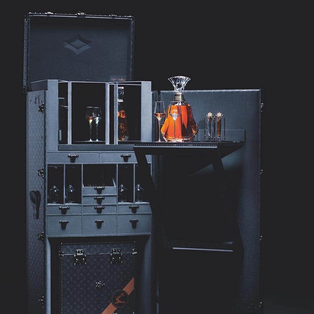 Freshnessさんのインスタグラム写真 - (FreshnessInstagram)「@hennessy gets lavish with an $273,000 USD trunk set in collaboration with @louisvuitton 💸💸💸 What should they cook up next? #freshnessmag」4月16日 6時53分 - freshnessmag