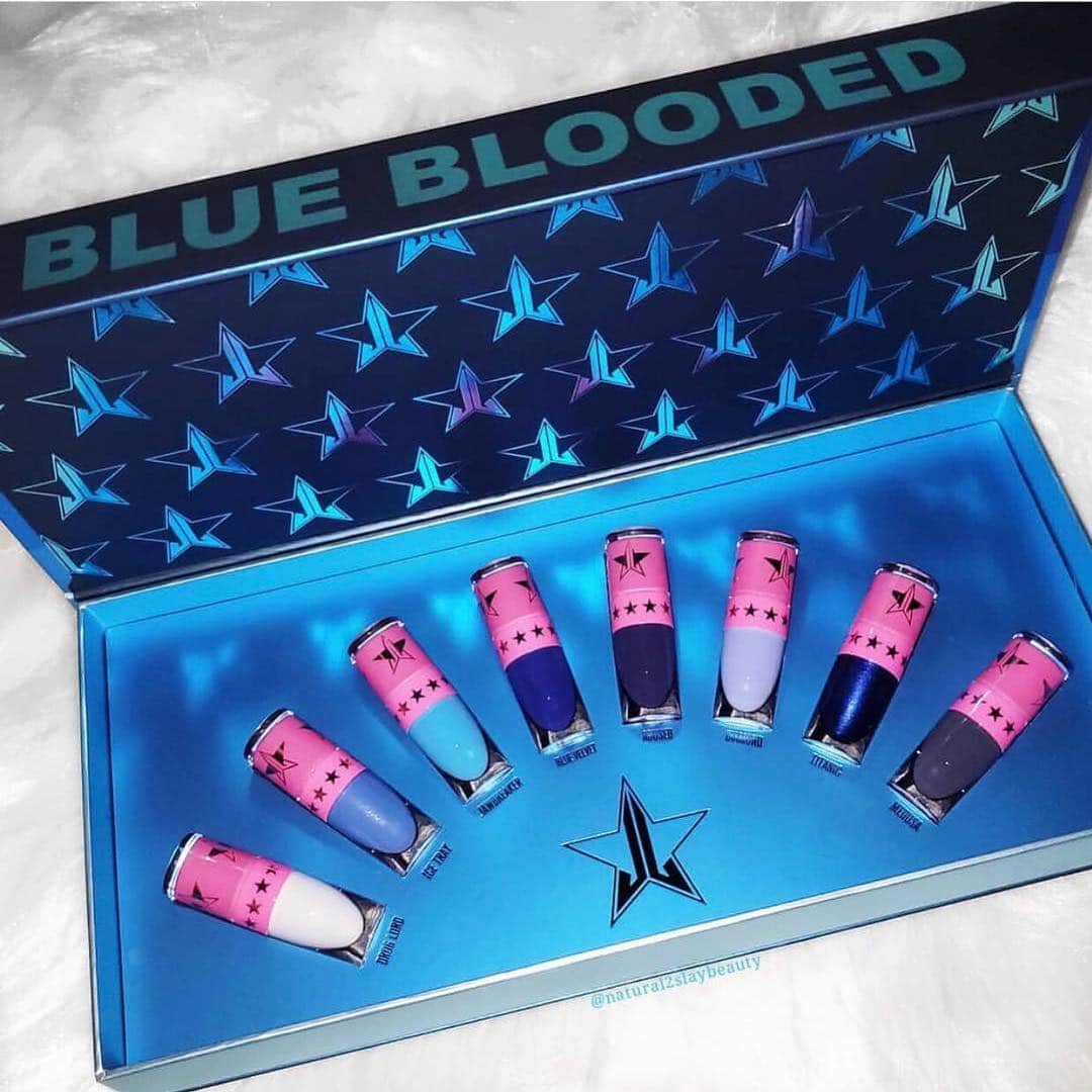 Jeffree Star Cosmeticsさんのインスタグラム写真 - (Jeffree Star CosmeticsInstagram)「SIZE UP 💄💄 We know size doesn’t ALWAYS matter so if you’re an on the go type we highly recommend our #BlueBlood mini bundle 💙💙 This set has 2 new exclusive shades ‘Ice Tray’ & ‘Titanic’🚢🚢 Photo by: @natural2slaybeauty  #jeffreestarcosmetics #velourliquidlipstick」4月16日 6時49分 - jeffreestarcosmetics