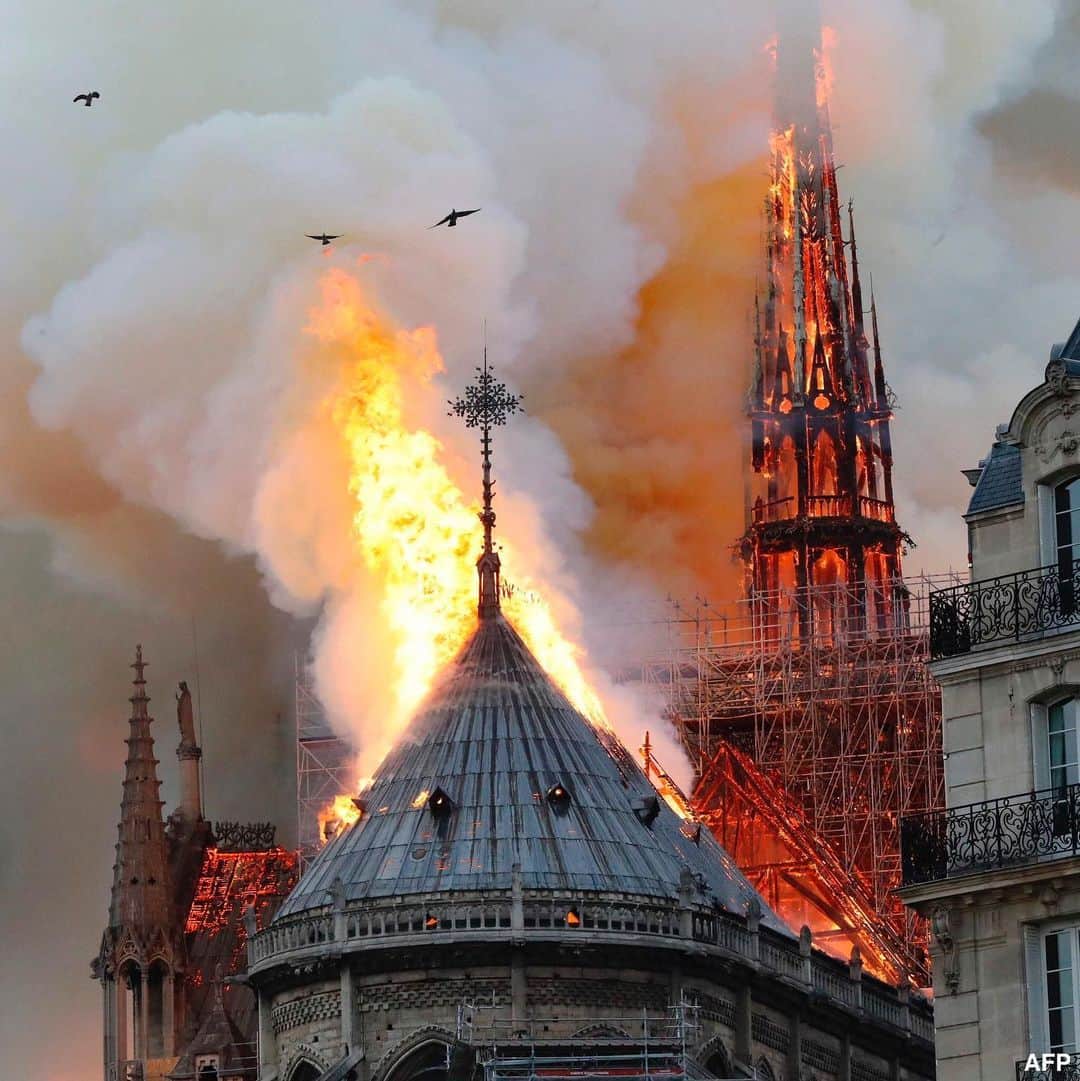 アレクサンドル・ラカゼットさんのインスタグラム写真 - (アレクサンドル・ラカゼットInstagram)「Notre Dame 🇫🇷😖😢」4月16日 6時50分 - lacazettealex