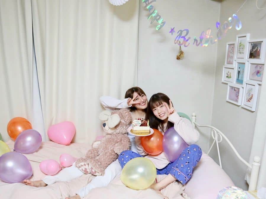 小芝風花さんのインスタグラム写真 - (小芝風花Instagram)「ハッピーバースデー！ トゥーミー(｀・∀・´)✨ 22歳になりましたぁ😊 森高家が、去年に引き続きお祝いしてくれました🎉🎂 今年もいっぱい遊んでもらいます🙋‍♀️ 22歳…正直自分の中で、あまり特別感はありませんが、今まで通り、作品や人とのご縁を大切に☺️そして一つ一つのお仕事を、丁寧に全力で頑張ります💪 そして、いつも応援してくださる皆様に、素敵な作品をお届けできるように！ 応援のしがいがある人になれるように！！ 今の自分に満足せず、一歩一歩、前へ前へ進んでいきたいと思います☺️ 22歳の私も、どうぞよろしくお願いします✨ #22歳 #お世話になります٩(๑`^´๑)۶」4月16日 7時17分 - fuka_koshiba_official