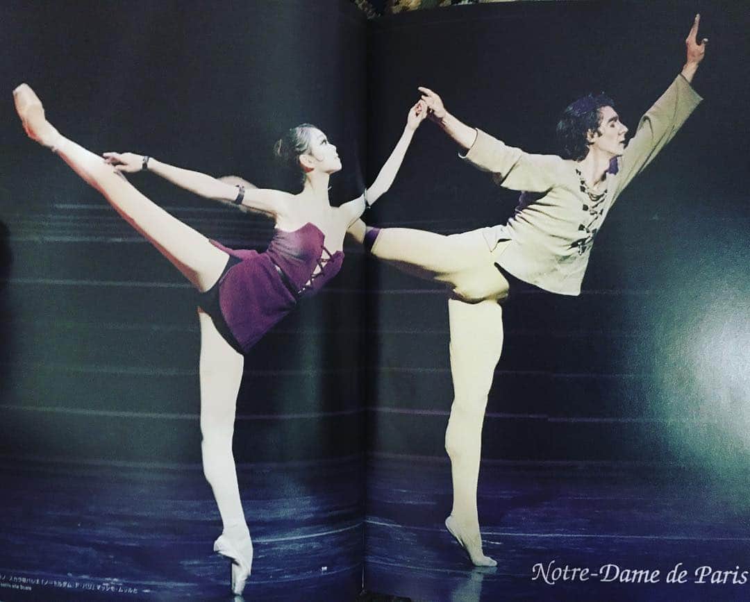 のインスタグラム：「#prayfornotredame ........🇫🇷🙏 📸 Esmeralda and Casimodo  At @teatroallascala When I danced with #massimomurru  Hope things are back as soon as possible .... #ノートルダム寺院 の悲しいニュースを聞き、心を痛めています😢一刻も早い消火、そして復興、、祈ります。 この写真は#ミラノスカラ座 にてゲスト出演し、#ノートルダムドパリ を踊った時のものです。 相手役のカジモドは#マッシモムッル さんです。 またぜひ踊りたい役の１つです。」