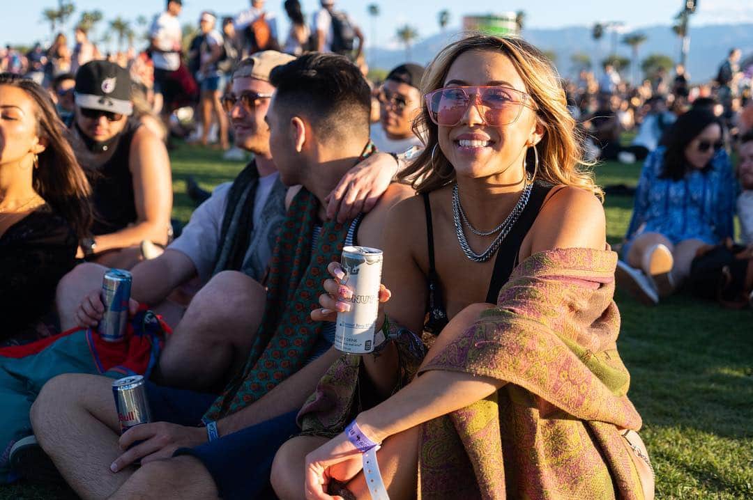 コーチェラのインスタグラム：「Add a new member to your festival crew. Coconut Berry now available on the grounds from @redbull!」